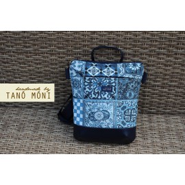 MIDDLE BAG 2 in 1 hátizsák és táska kék mozaik sötétkék aljjal (új)  
